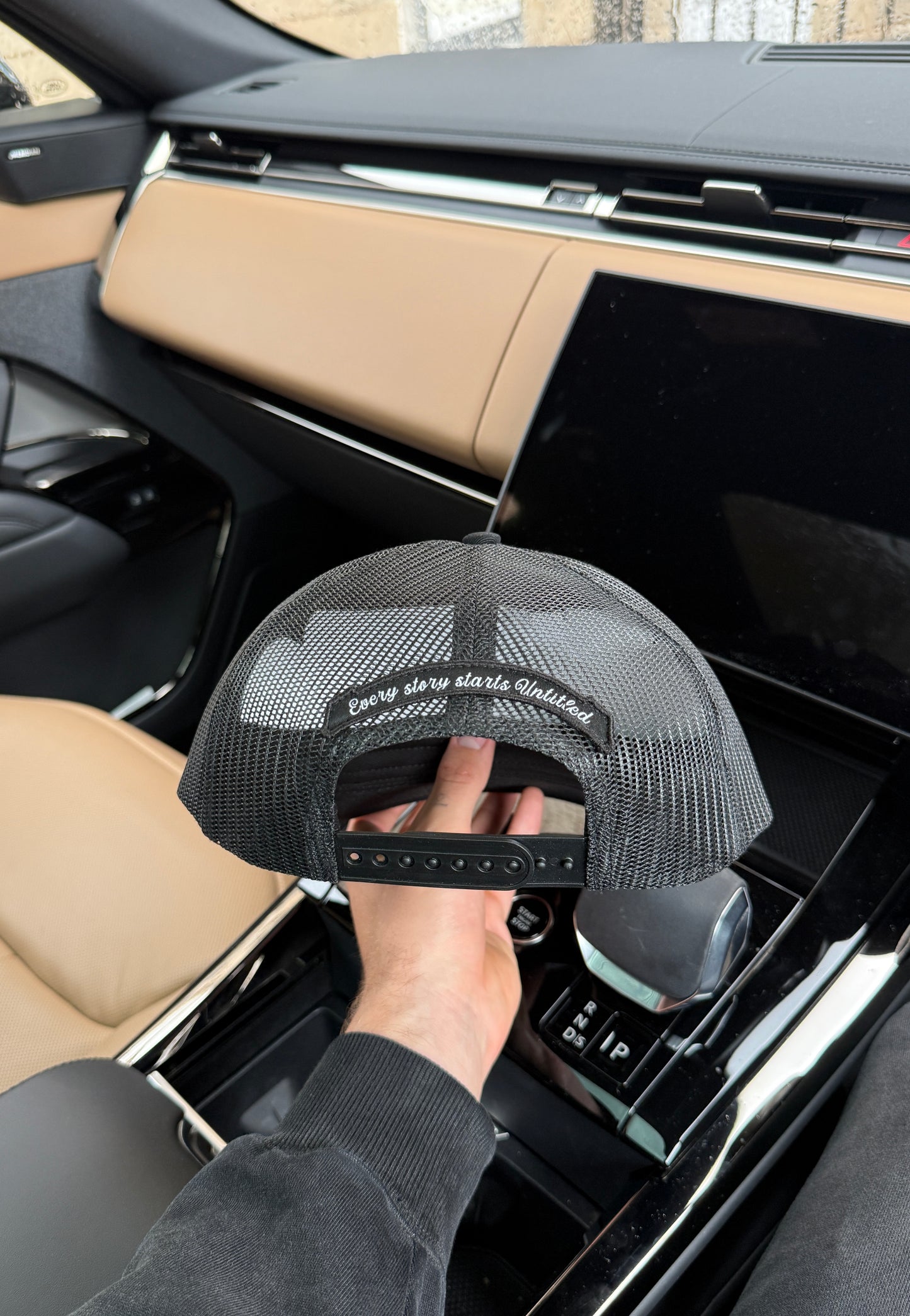 BLACK/BLACK CAP